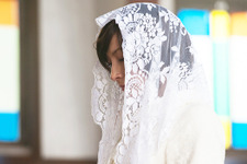 広末涼子の純白“聖女”な姿を公開！　ドラマ「聖女」第3話は“濃厚ラブシーン” 画像