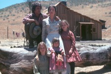 「大草原の小さな家」のオルソン夫人役女優が死去…ローラとネリーが追悼 画像