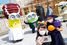 【USJ】20周年のハロウィンが開幕！新コスチュームのミニオンたちやセサミストリートの仲間が秋を盛り上げる 画像