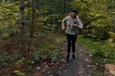 ナオミ・ワッツ「走ることに助けられた」過酷な撮影ふり返る『デスパレート・ラン』特別映像 画像