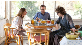 メリル・ストリープ（右）VSジュリア・ロバーツ（左）／『8月の家族たち』 - (c) 2013 AUGUST OC FILMS, INC. All Rights Reserved.