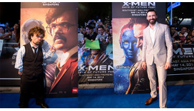 ヒュー・ジャックマン＆ピーター・ディンクレイジ／『X-MEN：フューチャー＆パスト』 -(C)2014 Twentieth Century Fox.