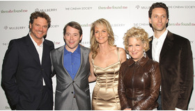 『Then She Found Me』（原題）のN.Y.プレミアにて（左から）コリン・ファース、マシュー・ブロデリック、ヘレン・ハント、ベット・ミドラー、ベン・シェンクマン　-(C) Getty Images/AFLO