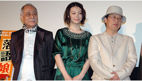 『落語娘』初日舞台挨拶に登壇した津川雅彦、ミムラ、中原俊監督。