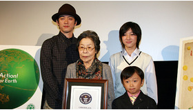 『ぼくのおばあちゃん』舞台挨拶にて（左から）榊英雄監督、菅井きん、吉原拓弥、伊澤柾樹
