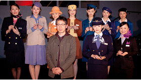 『ハッピーフライト』舞台挨拶にANA歴代の制服がズラリ。綾瀬はるか（前列中央）が着ているのは7代目の制服。