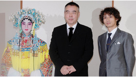 『花の生涯〜梅蘭芳〜』来日記者会見。（左から）ユィ・シャオチュン、チェン・カイコー監督、安藤政信