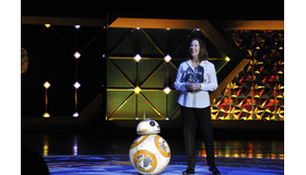 キャスリーン・ケネディ＆BB-8／『スター・ウォーズ／フォースの覚醒』D23 Expo Japan 2015