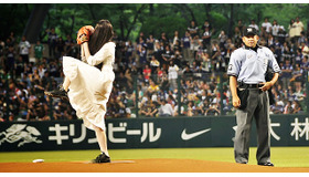 ピッチャー・貞子（背番号“3D”）／『貞子3D2』始球式