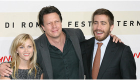 ローマ国際映画祭に出席した（左から）リース・ウィザースプーン、ギャヴィン・フッド監督、ジェイク・ギレンホール