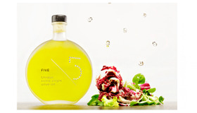 ギリシャ発「FIVE OLIVE OIL（ファイブ オリーブ オイル）」日本初上陸　スワロフスキーがあしらわれたボトル　3,990円　