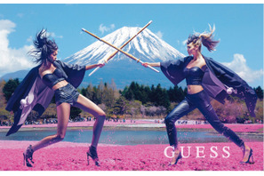 「GUESS」、ホリデービジュアルは富士山・茶会に人力車！　見事な“和洋折衷” 画像