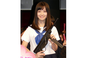 橋本環奈、『セーラー服と機関銃 -卒業-』で共演した武田鉄矢の“金言”に感激 画像