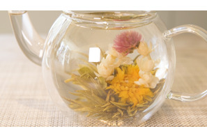 お茶に浮かぶ花を楽しむ！ 「クロイソス銀座店」の工芸茶で優雅なティータイムを 画像