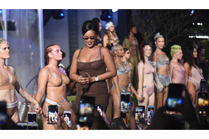 リアーナの下着ブランドのショーに出演したモデル、舞台裏で産気づく 画像