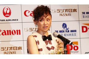 永作博美「報知映画賞」主演女優賞を受賞し号泣「押しつぶされそうだった」 画像