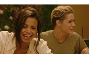 クリステン＆ナオミ＆エラ、笑顔が止まらないNGシーン公開『チャーリーズ・エンジェル』 画像