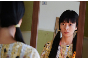 柴咲コウの演技に絶賛の声「ほんとに10歳の泣き方みたい」…「35歳の少女」1話 画像