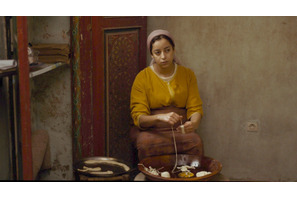 モロッコ伝統のパンケーキ“ルジザ”を作る『モロッコ、彼女たちの朝』本編映像 画像