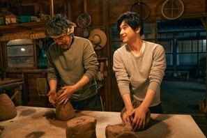 役所広司＆吉沢亮の“父子”2ショットカットも『ファミリア』場面写真公開 画像