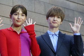 川口春奈と玉森裕太、“火と水”イメージの衣装で『マイ・エレメント』お披露目イベント 画像