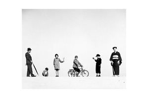 植田正治生誕100周年、砂丘を舞台に傑作で綴る特別展「SHOJI UEDA : DUNES」 画像