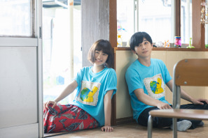 吉沢亮＆杉咲花、お揃いTシャツから一転…神妙に見つめ合う『青くて痛くて脆い』場面写真