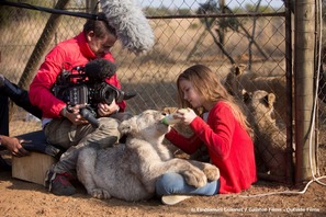 モフモフの赤ちゃんに癒やされる『ミアとホワイトライオン』特別映像