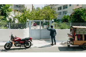 幸せを運ぶ移動式テーラーがギリシャの街を駆け抜ける！『テーラー　人生の仕立て屋』本編映像