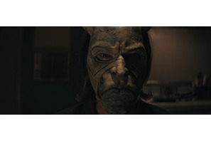 不気味なマスクが恐怖を助長…イーサン・ホーク主演『ブラック・フォン』場面写真