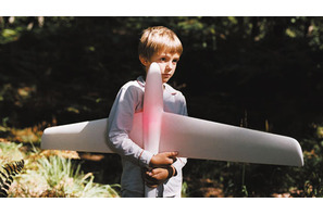 幼き少年の夢と奇跡を描く『チャーリーとパパの飛行機』が実現した“夢”のコラボ