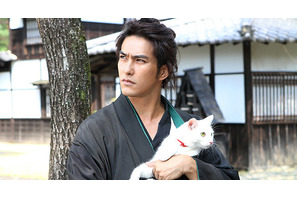 【特別映像】北村一輝が猫に萌え萌え…『猫侍』劇場マナーCM