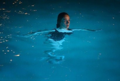 夜のプールに恐怖が忍び寄る…『ナイトスイム』今夏公開決定 特報映像解禁 画像