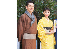 3度目の“父娘”共演の杏と松重豊、着物姿で日本橋を練り歩き！ 画像