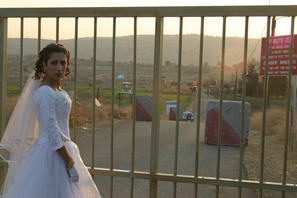 国境線を隔てたドラマに希望を見るか、悲劇を見るか？　『シリアの花嫁』 画像