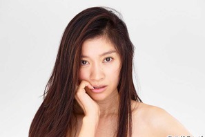 篠原涼子、“すっぴん”を披露！「フルメークの方が安心」 画像