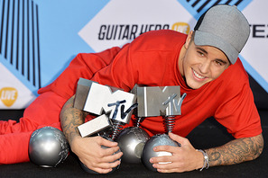 ジャスティン・ビーバー、MTV EMAで最多5冠！ 画像