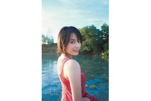 大沢ひかる、1st写真集発売！健康美ビキニから「大人な雰囲気」ショットも 画像