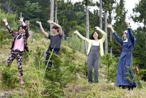 山崎育三郎が森の中で歌って踊る！「あいの結婚相談所」ミュージカルシーン先行公開 画像
