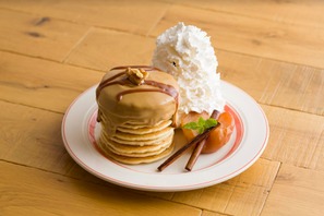 ほろ苦い秋味のタワーパンケーキがフォトジェニック！ 「Eggs 'n Things 銀座店」3周年記念メニュー 画像