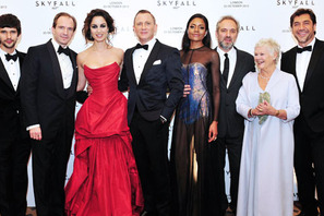 『007』シリーズ生誕50周年を祝うロイヤルプレミアに、チャールズ皇太子が出席！ 画像