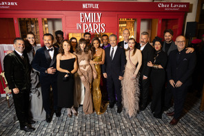 敗血症から回復中のアシュリー・パーク、「エミリー、パリへ行く」シーズン4への復帰を発表「待っていてくれてありがとう」 画像