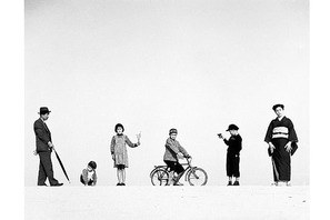 植田正治生誕100周年、砂丘を舞台に傑作で綴る特別展「SHOJI UEDA : DUNES」 画像