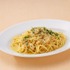 渋谷ヒカリエのレストランに糀のパワーを活かしたオリジナルメニューが登場。南イタリア料理を提供する「CAPRICCI（カプリッチ）」では、「生しょうゆ糀に漬けた卵黄とズワイガニのカルボナーラ」を提供する。