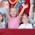祝賀飛行「フライパスト」に喜ぶジョージ王子＆シャーロット王女らロイヤルファミリーの子どもたち／エリザベス女王の誕生日パレードにて (C)Getty Images