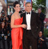 サンドラ・ブロック（向かって左）とジョージ・クルーニー／ヴェネチア映画祭　(c) Getty Images