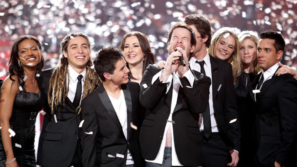今年の「アメリカン・アイドル」勝者、デヴィッド・クックが熱唱！　-(C) Getty Images/AFLO