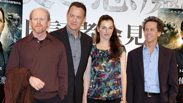 『天使と悪魔』来日記者会見。（左から）ロン・ハワード監督、トム・ハンクス、アイェレット・ゾラー、ブライアン・グレイザー（プロデューサー）