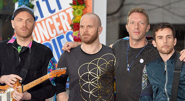Coldplayって誰 アリアナとの共演で話題 グウィネスの元夫として知られるクリスがメインボーカルのロックバンドを紹介