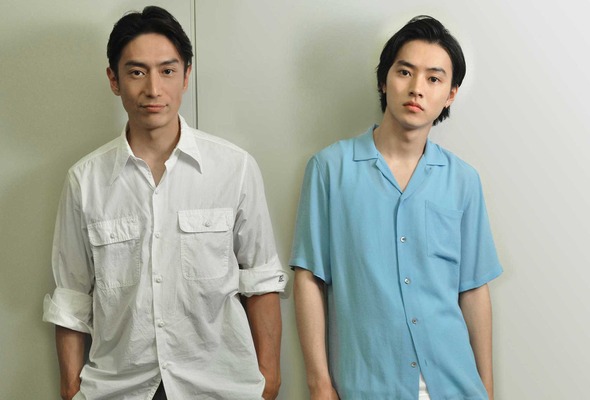 伊勢谷友介＆山崎賢人『ジョジョの奇妙な冒険 ダイヤモンドは砕けない 第一章』／photo：Naoki Kurozu